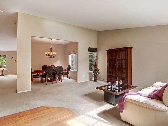 3rd image of 18103 Woodbine Dr