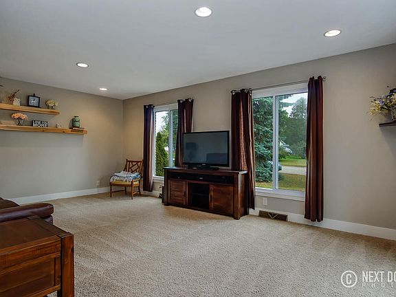 3rd image of 2415 Sierra Dr