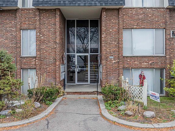 4th image of 23740 Fenkell St