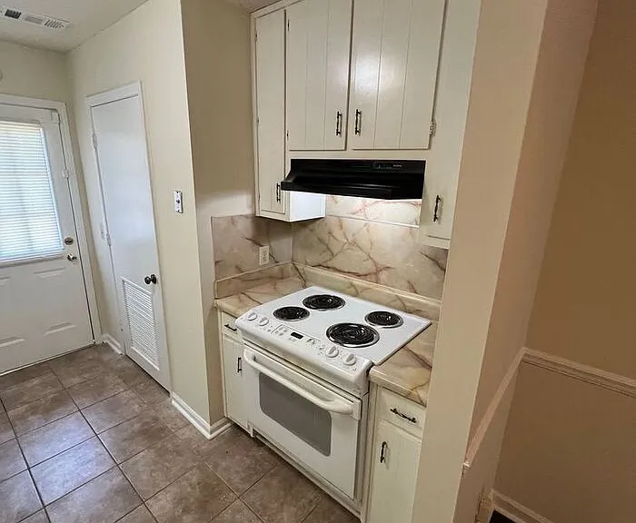 2335 Rosedale Rd — Photo 6