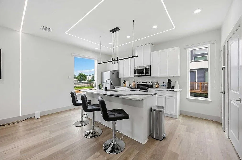 2 bed, 2.5 bath, 1000 sqft, $2,300 — Photo 4