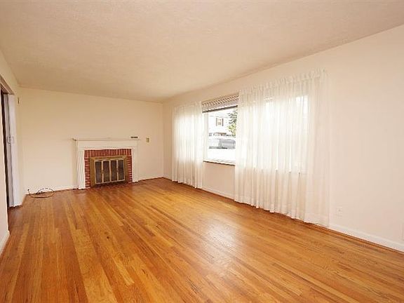 3rd image of 4179 Paxton Woods Dr