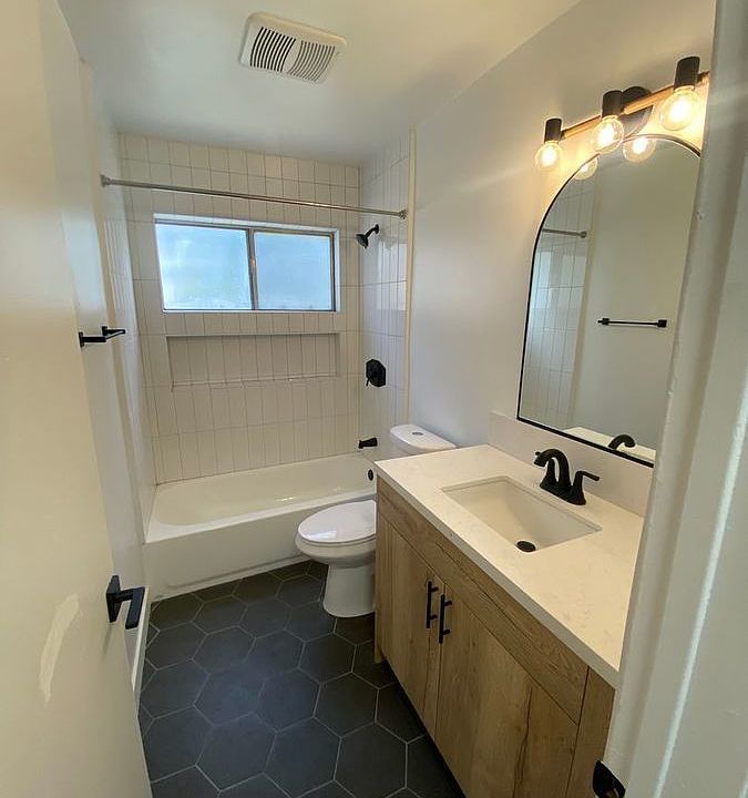 1st image of 435 N Euclid Ave APT 11