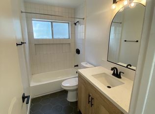 435 N Euclid Ave APT 11, Pasadena, CA 91101