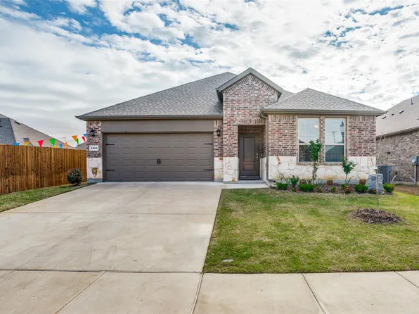 3208 Brady Starr Dr, Aubrey, TX 76227