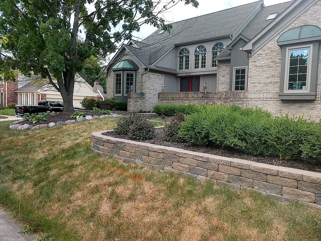 1008 Glenhill Dr photo 1