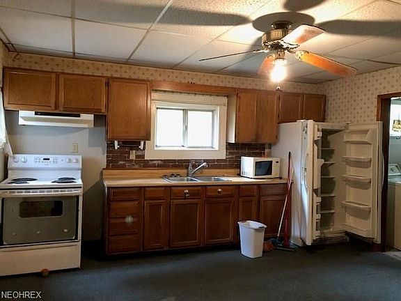 5th image of 110 Plum St