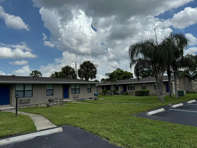 Blossom Corners Apartments — Photo 18