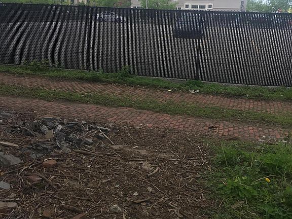 4th image of 527 Finzer St