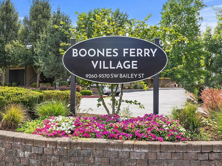 Boones Ferry Village — Photo 25