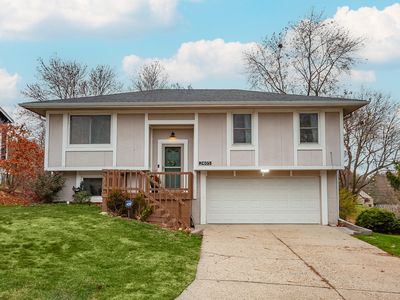 2405 Heatherwood Dr, West Des Moines, IA, 50265