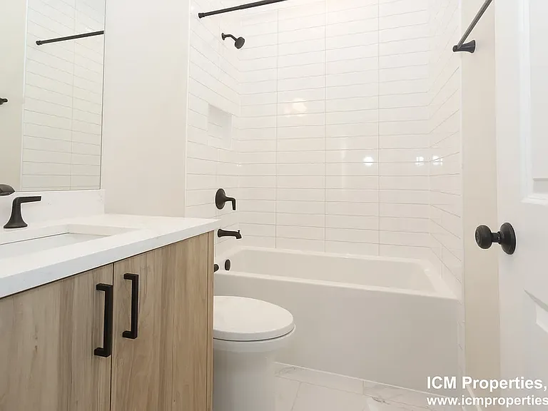 3247 N Seminary Ave #3 — Photo 5