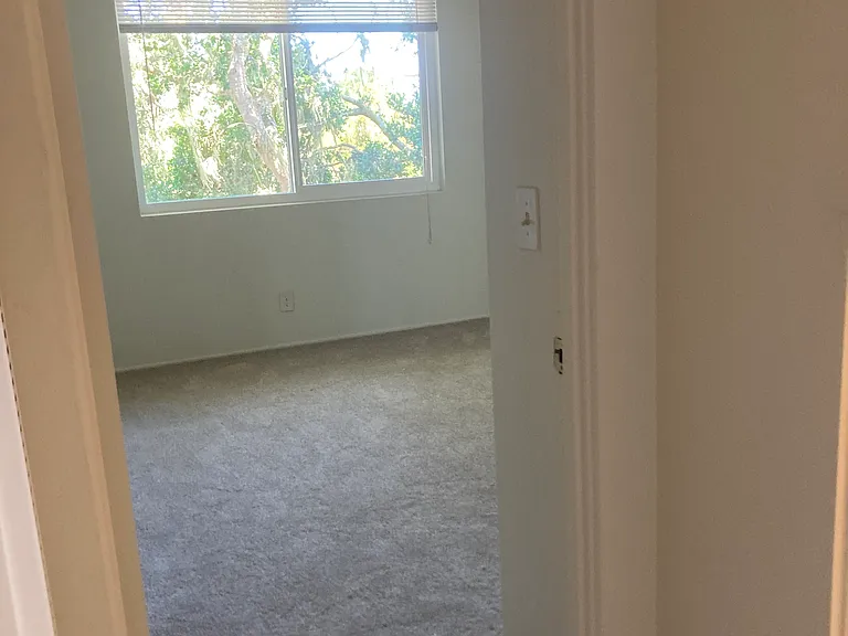 873 Lyndon St — Photo 23