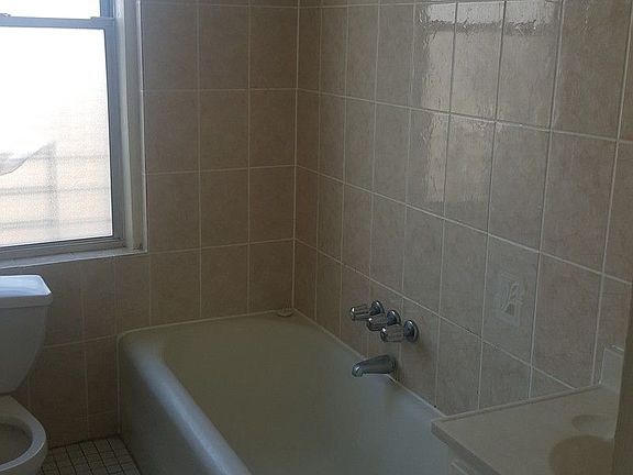 5th image of 30 Daniel Low Ter APT 1A