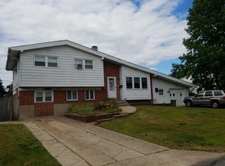 399 Oakland Ave, Deer Park, NY 11729