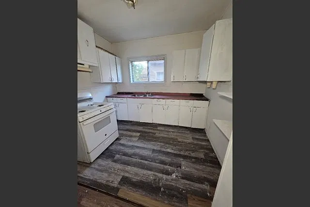 10 bed, $2,500 — Photo 3