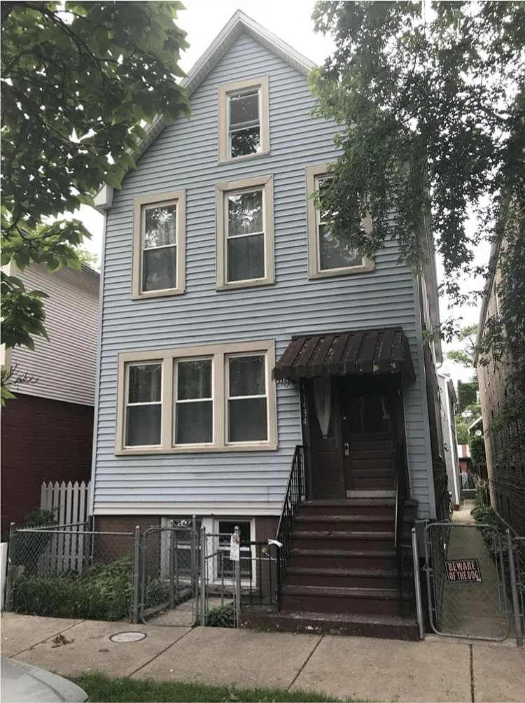 Building Photo - 1434 W Superior St #F