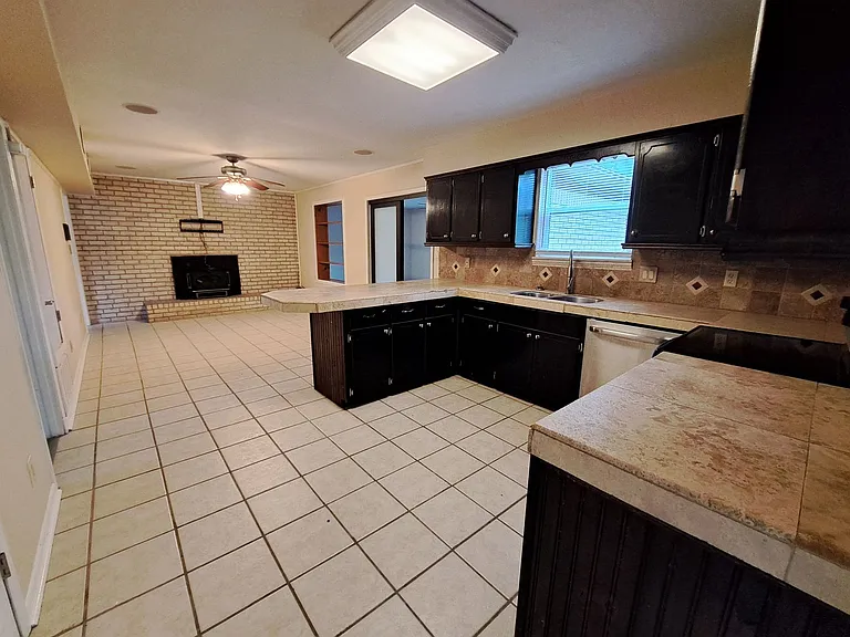 7819 Hearthstone Cir — Photo 5
