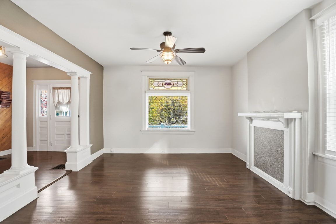 next background image