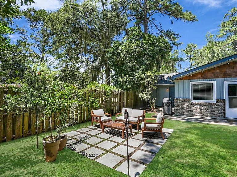 9 Hillyer Dr — Photo 46