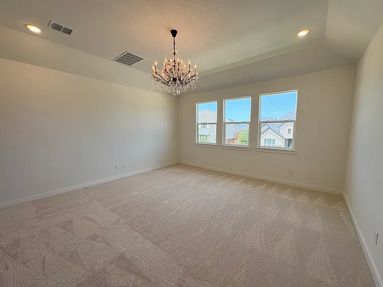 1451 Maplewood Dr — Photo 21
