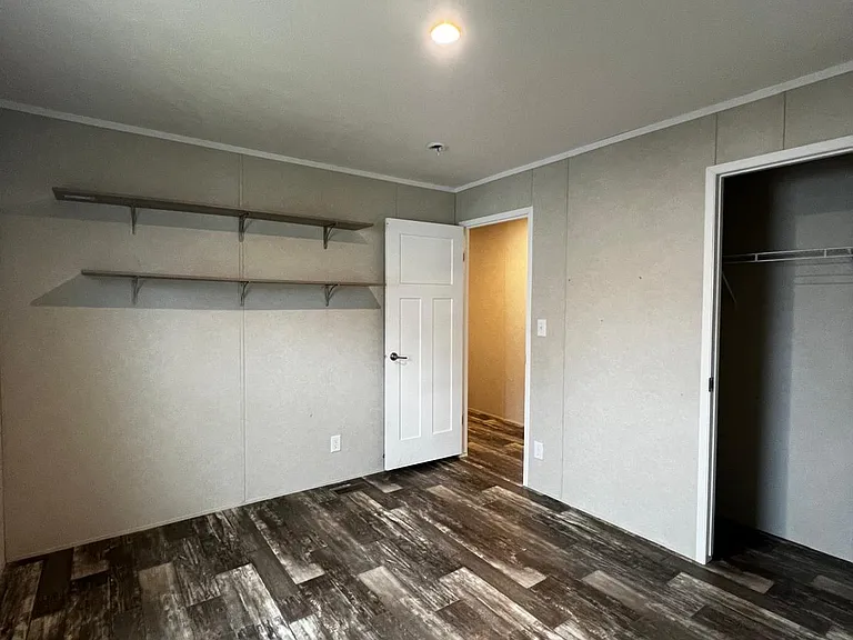 Hillview — Photo 32