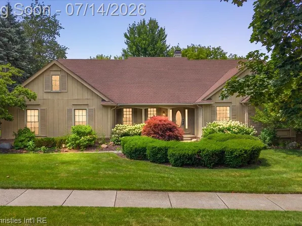 969 Whitegate Dr, Northville, MI 48167
