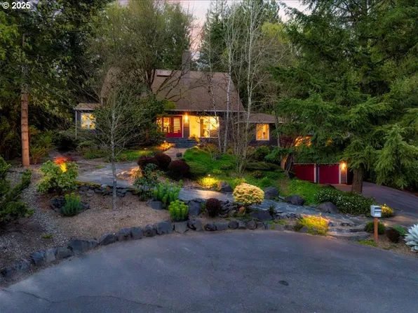 5903 SW Sheridan Ct, Portland, OR 97221