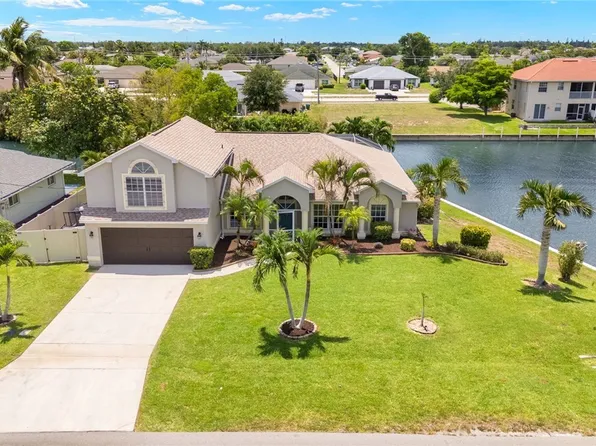 302 SE 8th Pl, Cape Coral, FL 33990