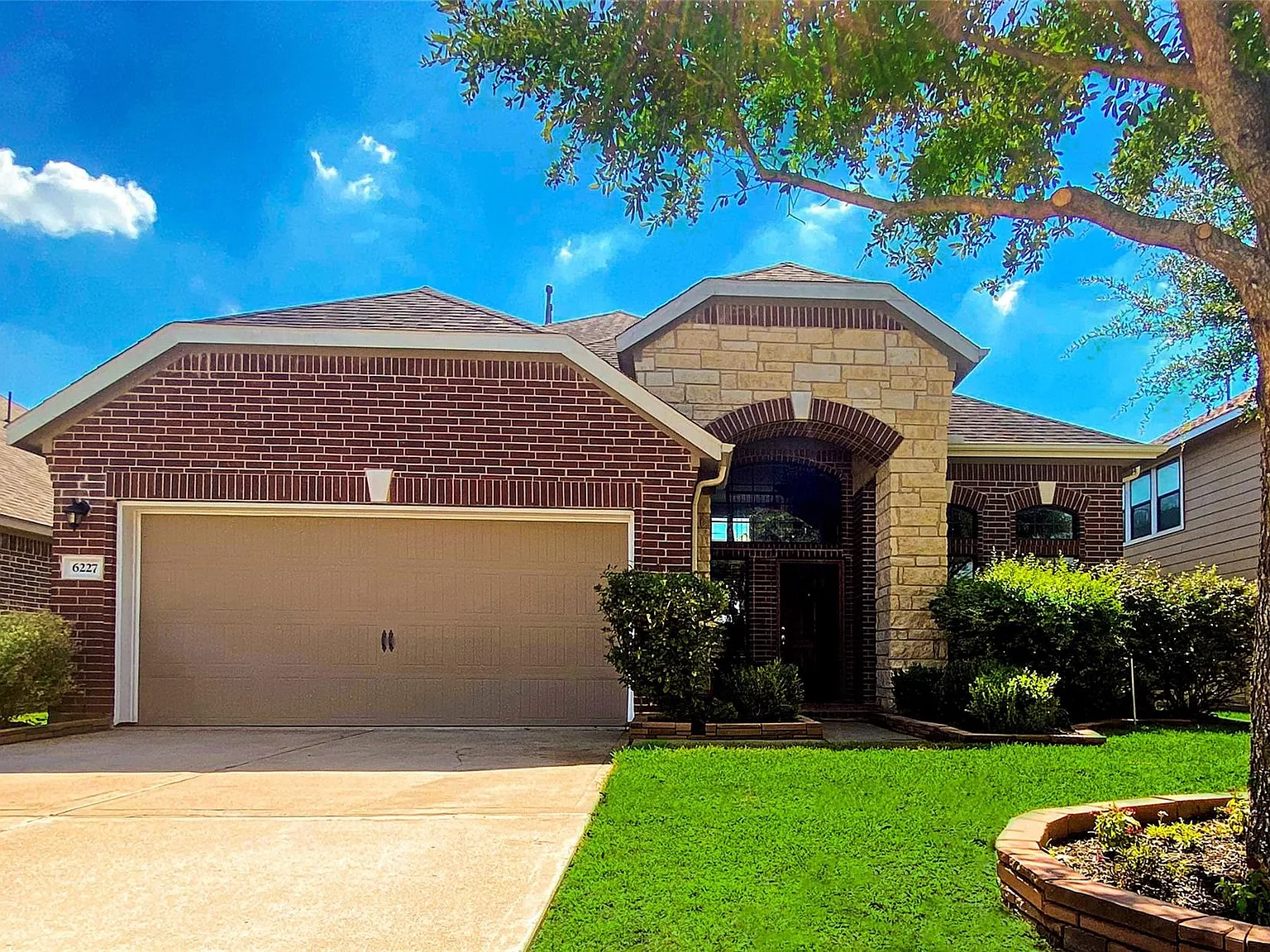 4 bed, 3.5 bath, 2887 sqft, $2,550 — Photo 2