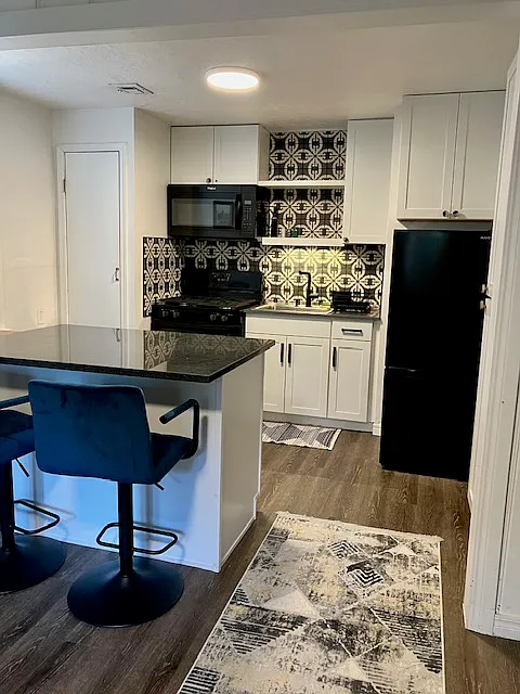 Studio, 600 sqft, $995 — Photo 2