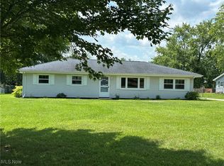 927 Gaynelle Ave, Streetsboro, OH 44241