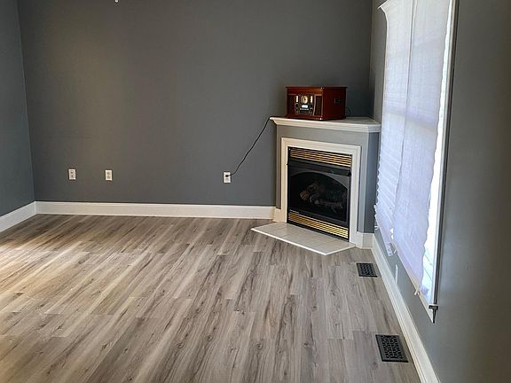 3rd image of 116 Five Forks Dr #116