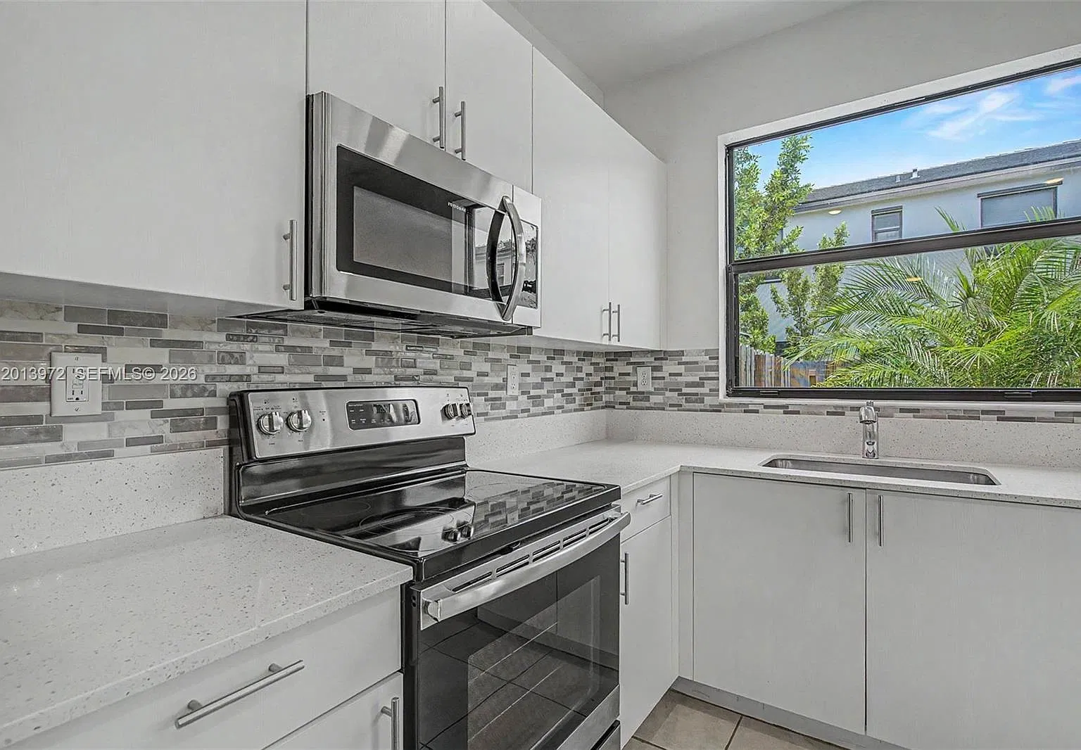 3 bed, 2.5 bath, 1328 sqft, $2,500 — Photo 1