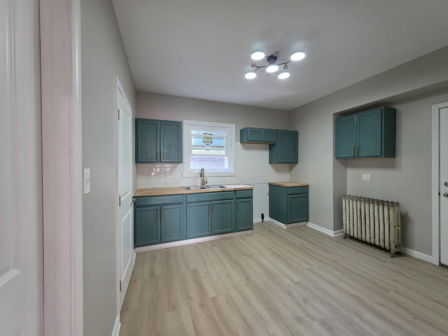 5 bed, 1800 sqft, $2,800 — Photo 2