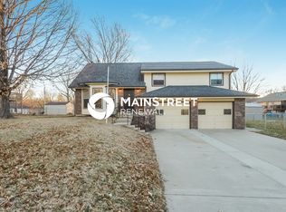 3025 S 14th St, Leavenworth, KS 66048