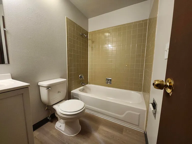 12210-12218 E Lenora Dr — Photo 7
