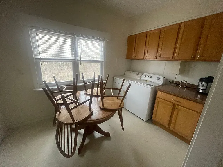 215 Giles St — Photo 10