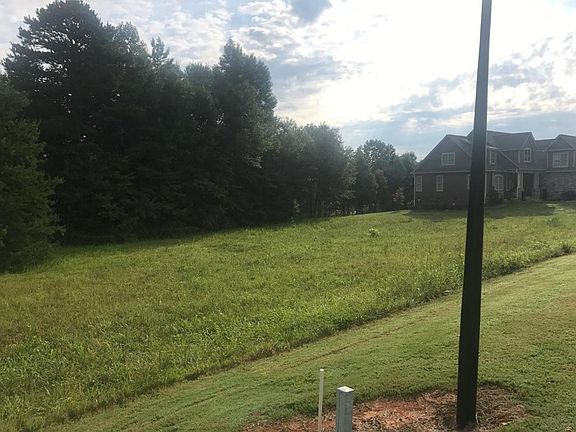 5th image of 135 Deer Brook Dr