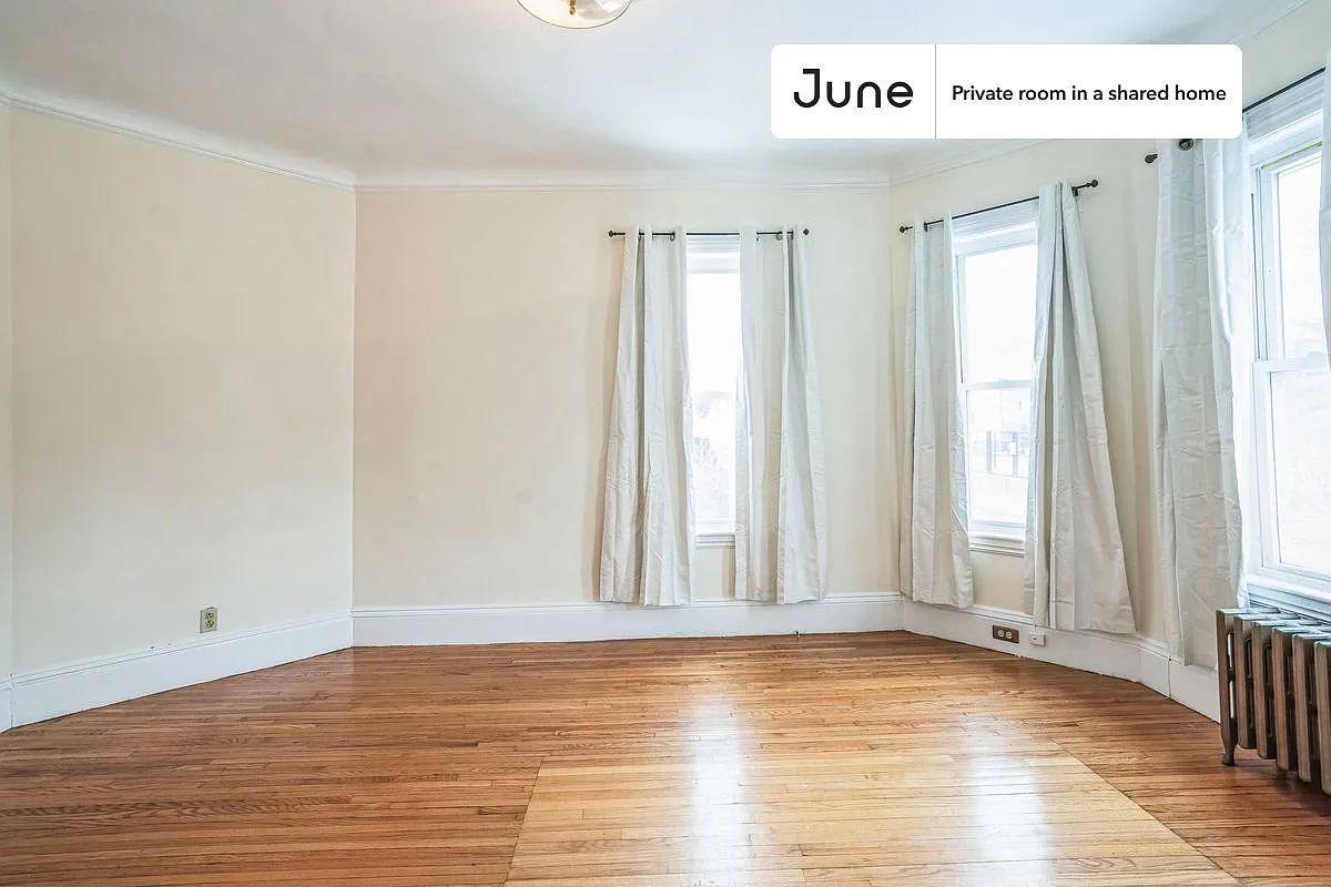 Queen bedroom in 4 bed/1.5 bath home in Somerville #1826 A — Photo 3