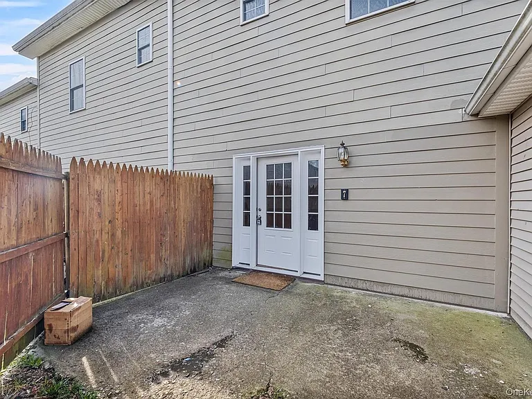 1-18 Willow Way #7 — Photo 2