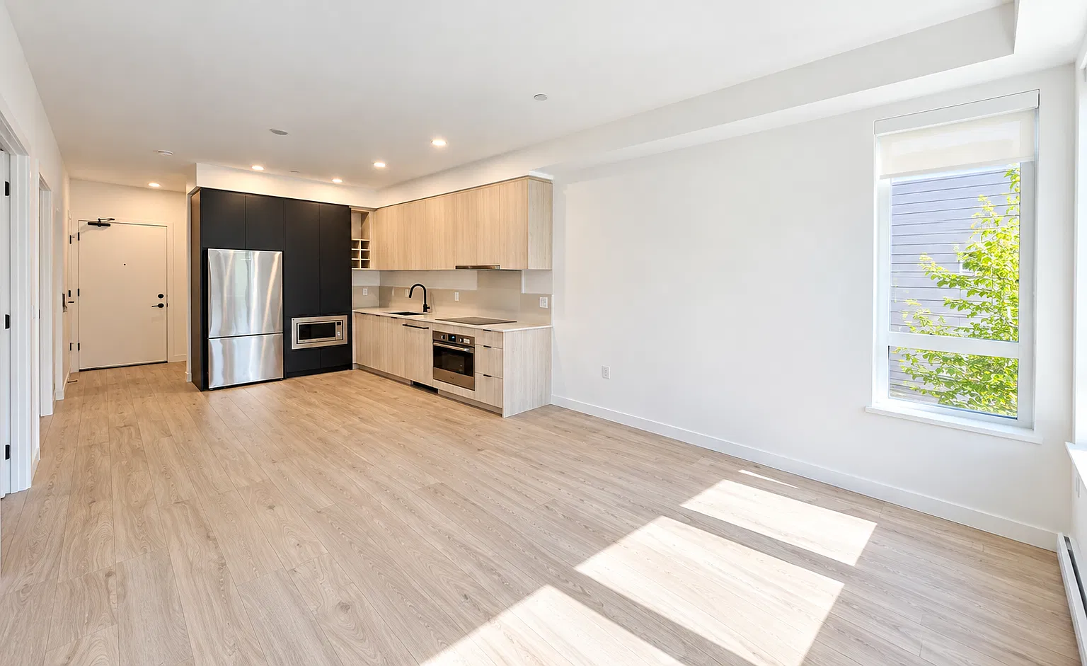 2 bed, 850 sqft, $3,450 — Photo 2