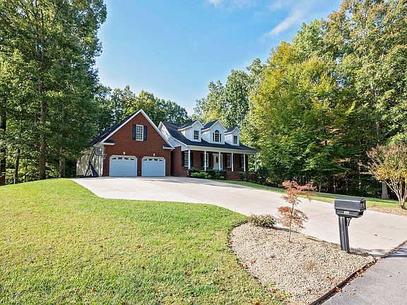 4th image of 402 Hunter Ln