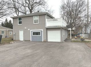 2604 Fair Oak Ln, McHenry, IL 60051