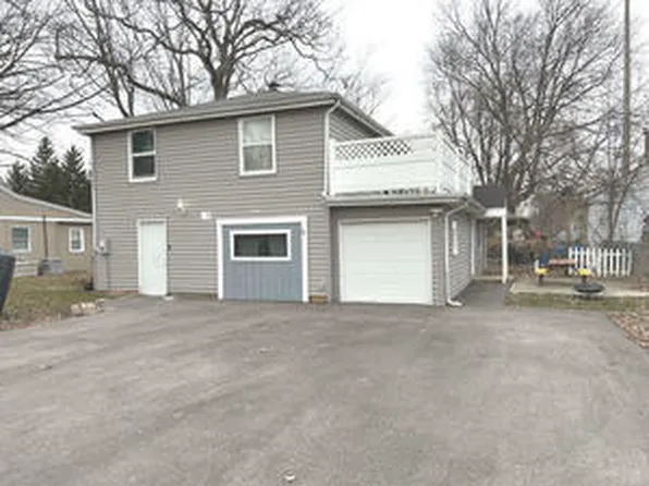 2604 Fair Oak Ln, McHenry, IL 60051