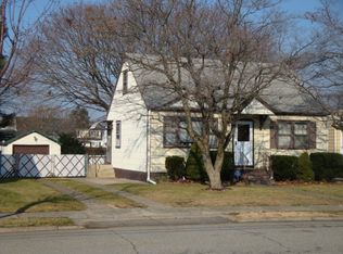 27 Center Ct, Garfield, NJ 07026