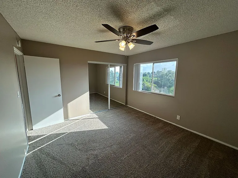 Mountain View Apartments — Photo 13