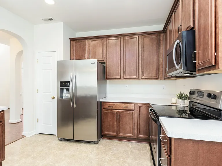 504 Queensbury Ln — Photo 14