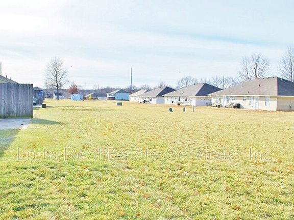 3rd image of 218 Amanda Ln