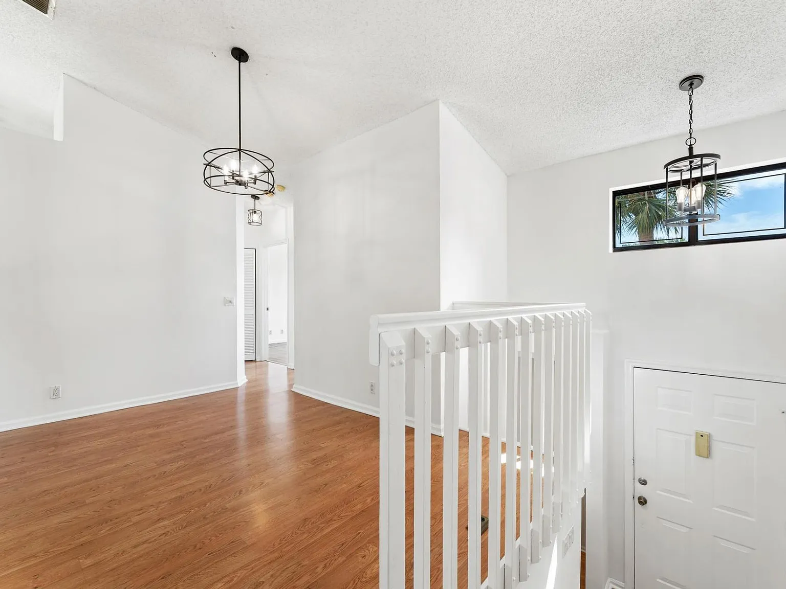 3 bed, 2.0 bath, 1096 sqft, $2,550 — Photo 4